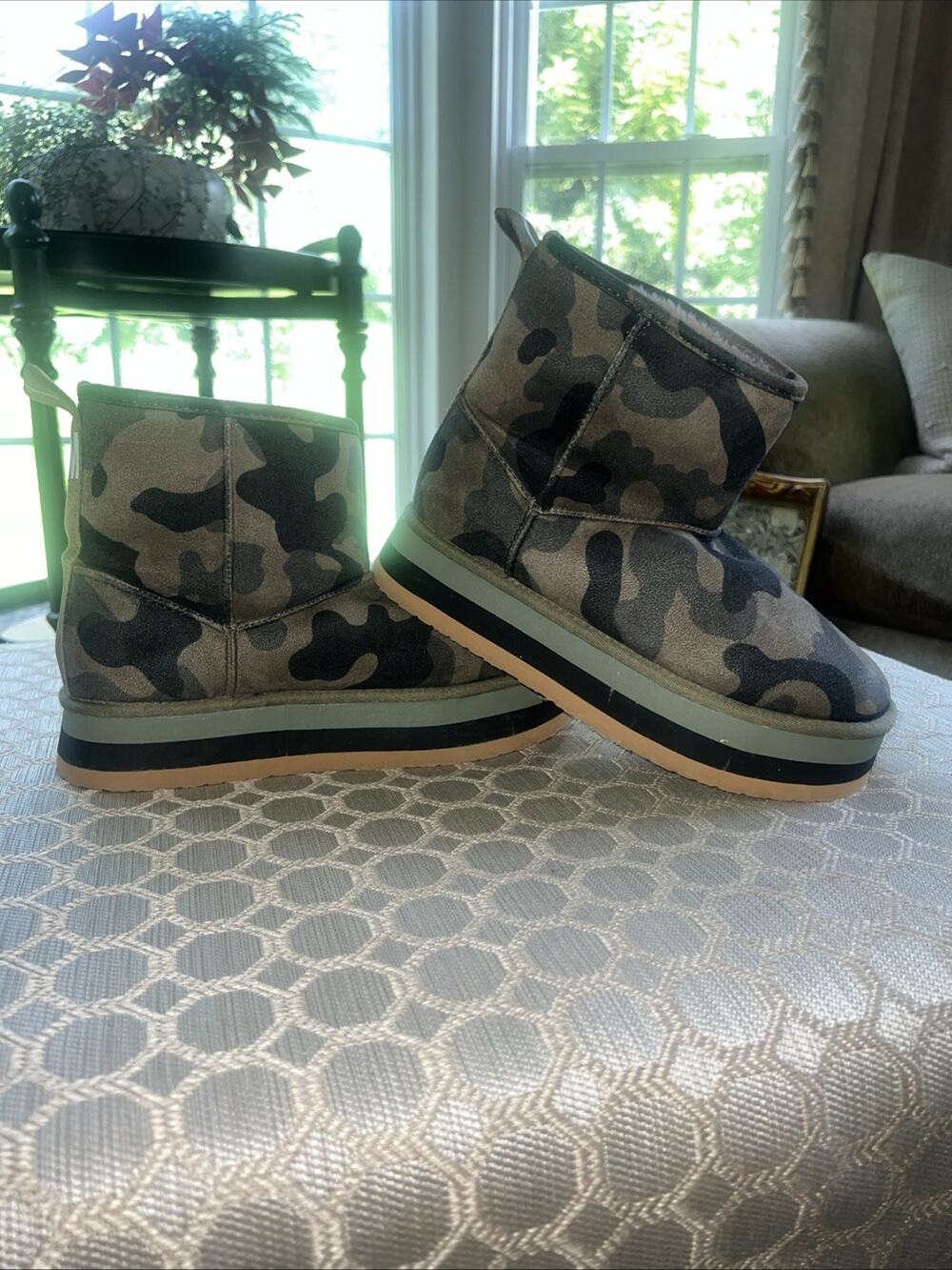 Steve Madden Toasty Camo Faux Fur Lined Ankle Boots Sneaker Boot Streetwear 8M